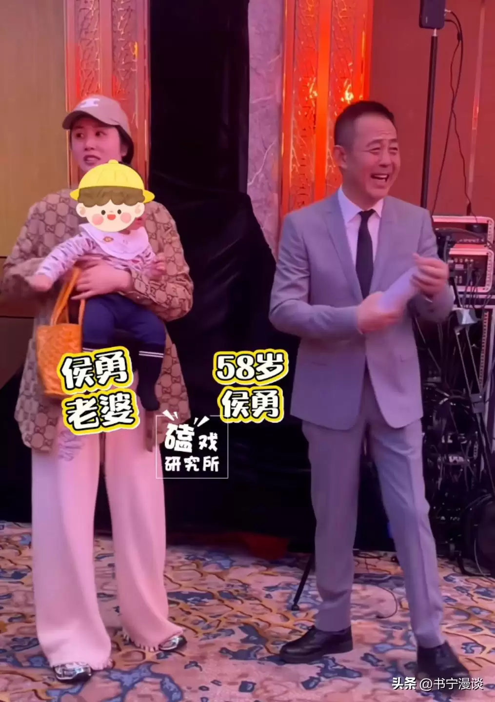 58岁侯勇抱2岁儿子现身 三婚妻子比他还高