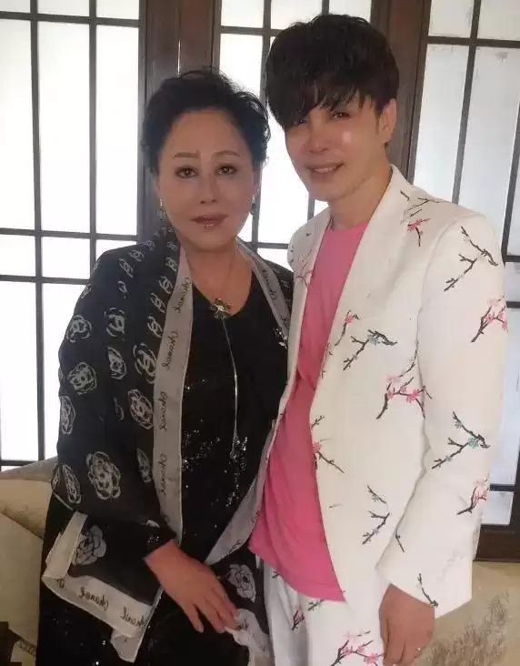 61岁中国化妆先生甄继先去世,是刘晓庆御用化妆师