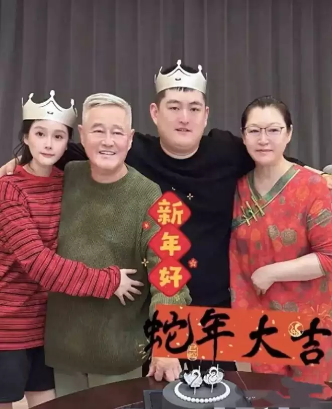 赵本山女儿卖奢侈品，回收师装满23个大垃圾袋