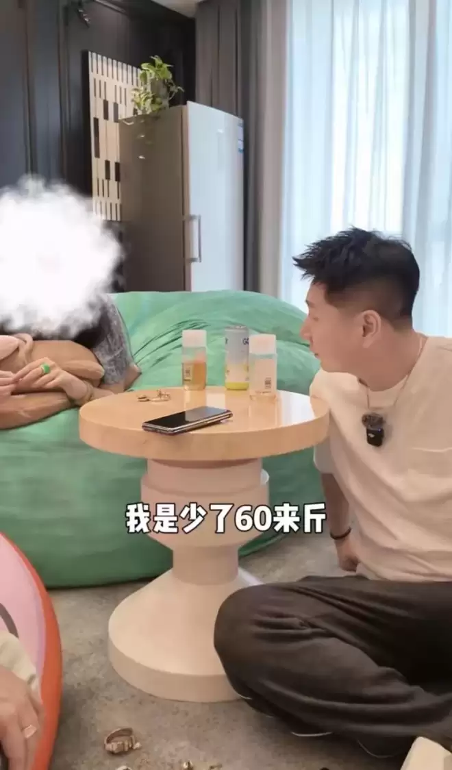 赵本山女儿卖奢侈品，回收师装满23个大垃圾袋