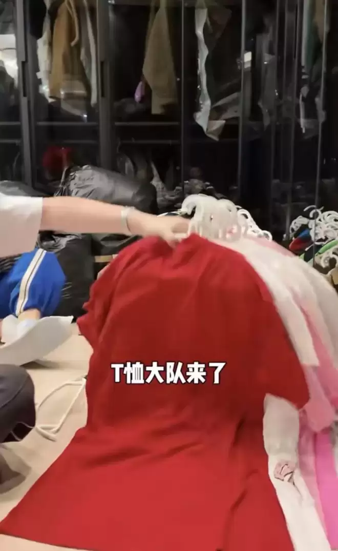 赵本山女儿卖奢侈品，回收师装满23个大垃圾袋