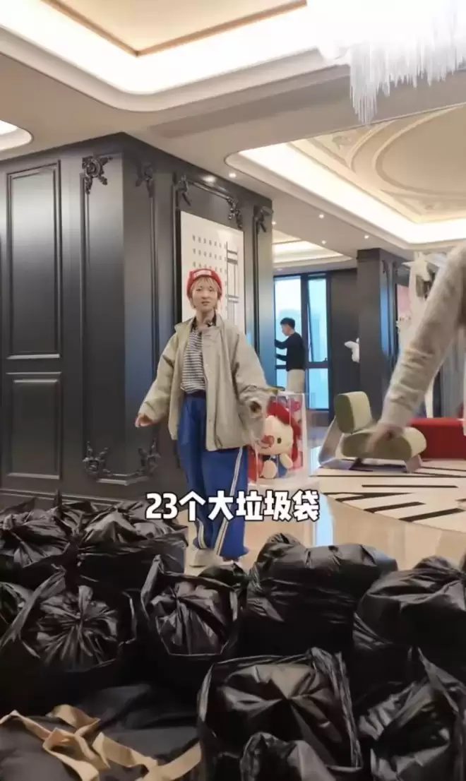 赵本山女儿卖奢侈品，回收师装满23个大垃圾袋