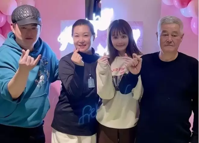赵本山女儿卖奢侈品，回收师装满23个大垃圾袋