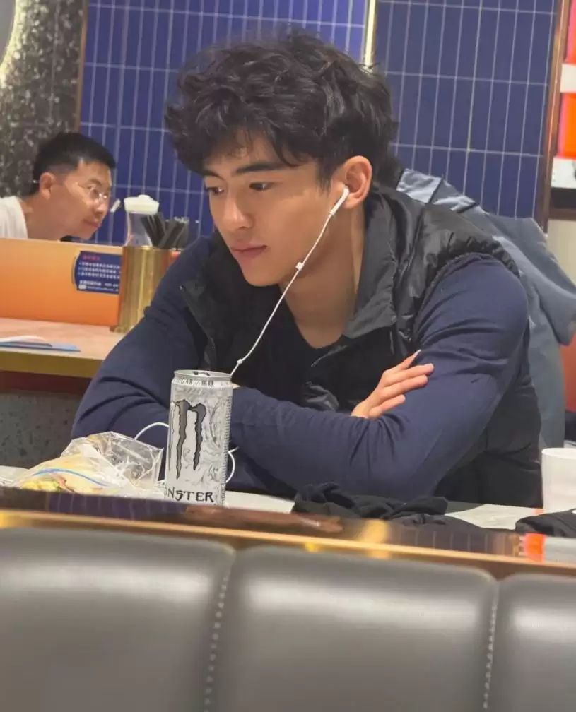 谢婷婷偕男友温哥华这圣诞景点抢闸过节 首哂细仔百日诞庆生照