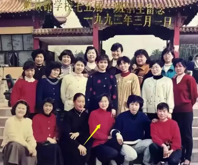 好友公开何晴珍贵合影，透露许亚军真实一面....