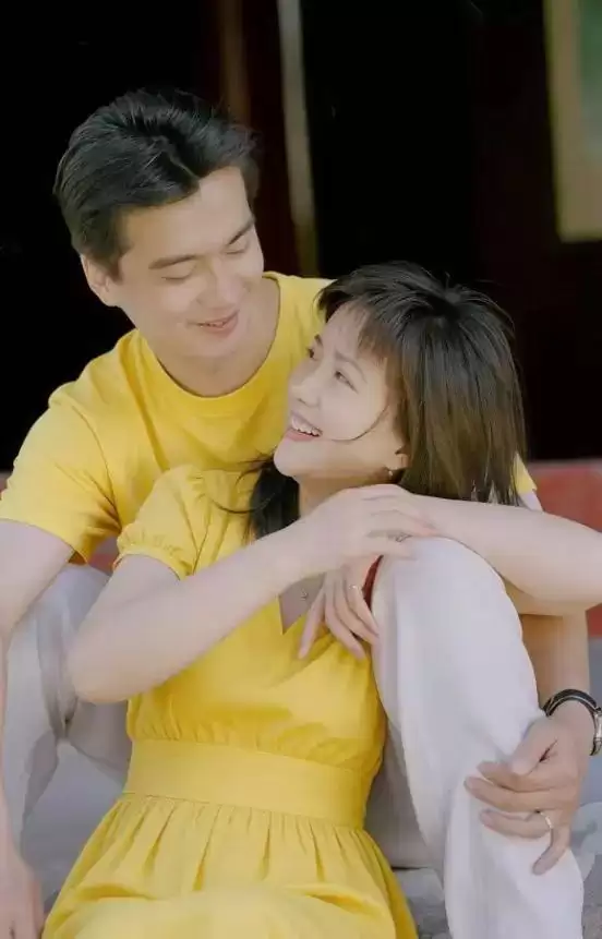 好友公开何晴珍贵合影，透露许亚军真实一面....