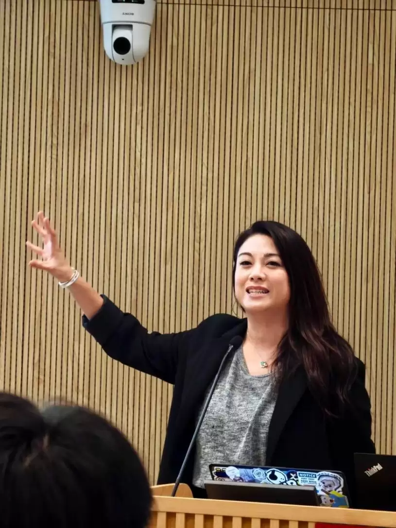 卑诗小镇土产前TVB花旦做讲师被指身材发福&nbsp; 网民：认不出她