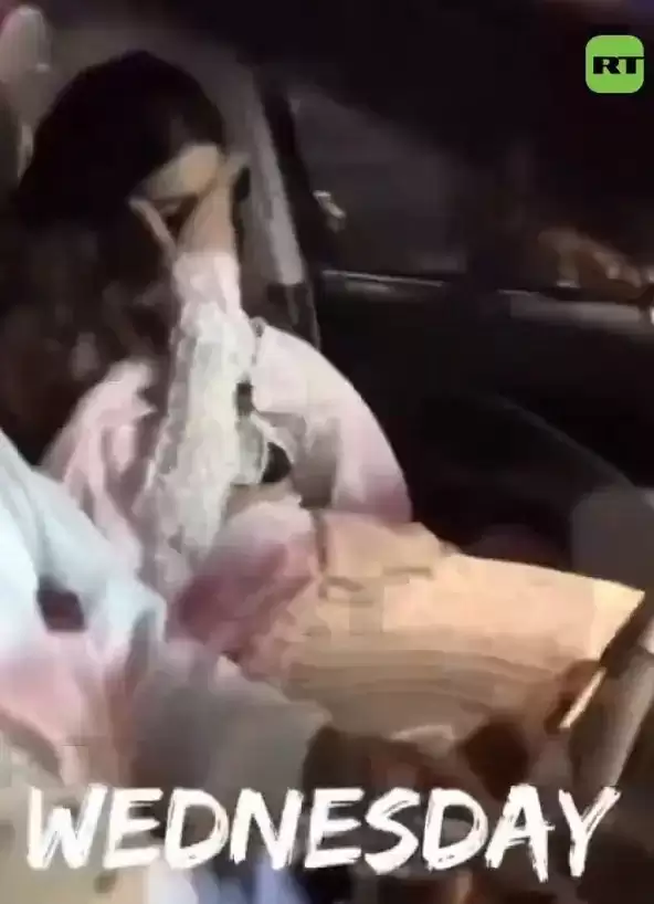 印度女演员活动中被多人包围猥亵！多名男子冲破保安防护对其进行骚扰