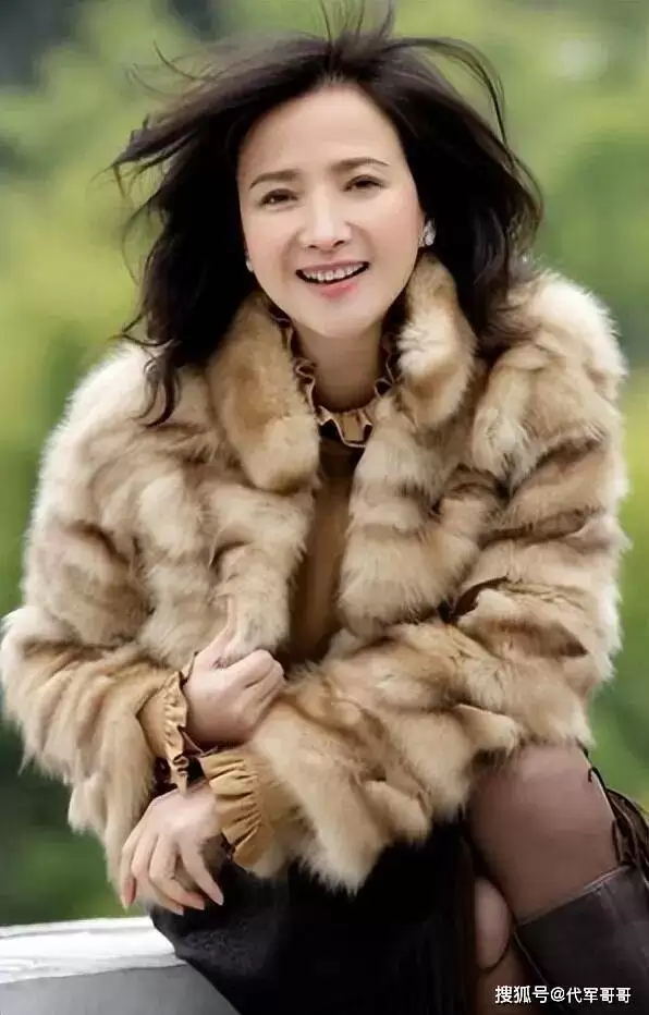 史晓燕曝何晴离婚咎由自取，网民却将她扒个底朝天