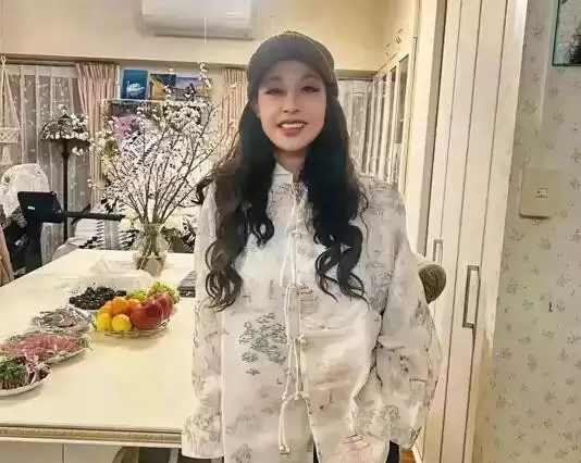 75岁刘晓庆再次扮嫩 成功嫩回38岁