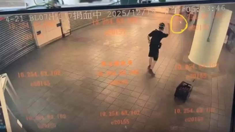 台北随机伤人案｜4死11伤 27岁逃兵丢烟雾弹斩人 遭警包围坠楼轻生
