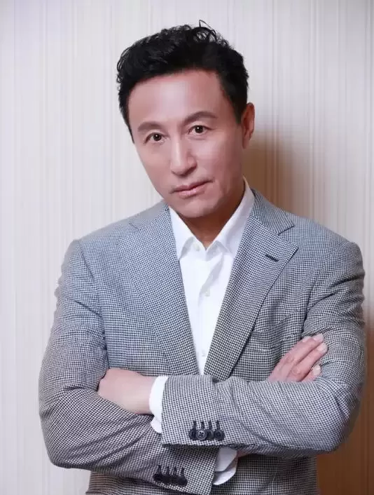 胡歌的老师 独闯美国16年 世贸顶层有他的画像