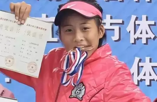 郑钦文再破天花板 让李娜和整个网坛“沉默”