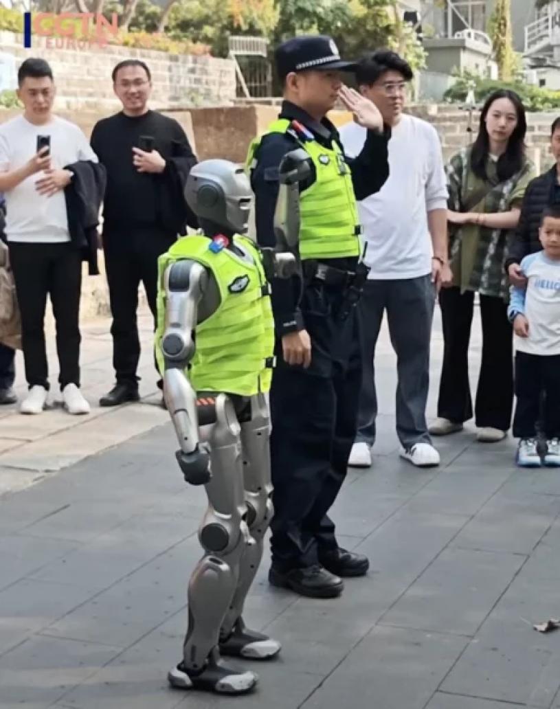 科技| 杭州试行人形交通机械警员 辨识违规行为即时提示
