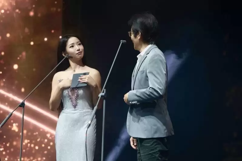 眼精完全不敢直视 郭书瑶爆乳美人鱼空降新加坡颁奖