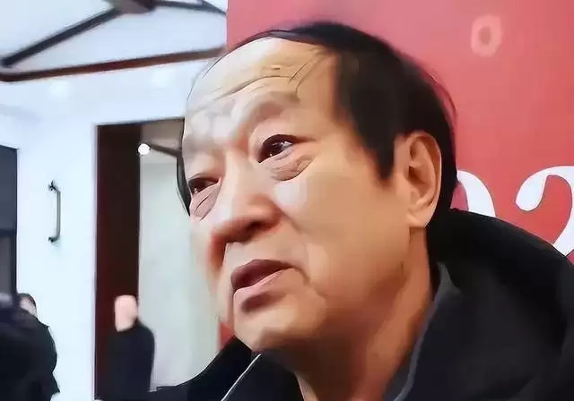 76岁牛群打扮邋遢坐地铁，后悔裸捐晚年苦？