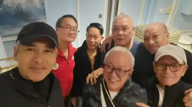 周润发低调宴请近百名TVB旧同事聚餐！完全没有巨星架子