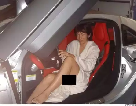 狂欢照曝光!14岁少女"被骗做性爱按摩",23岁被嫌太老