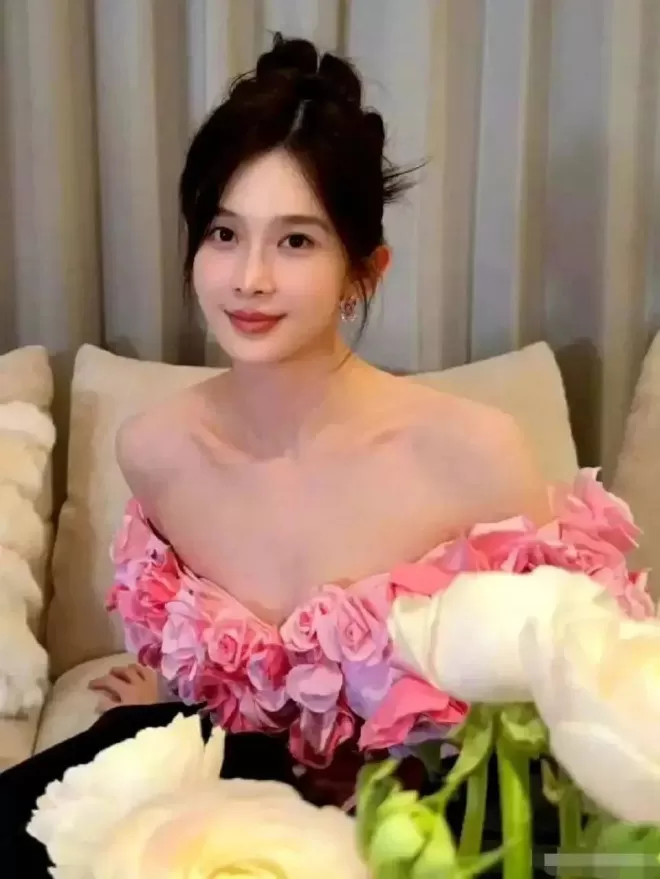 赵樱子直播回应杨子恋情！刚官宣小12岁男友被批狼来了
