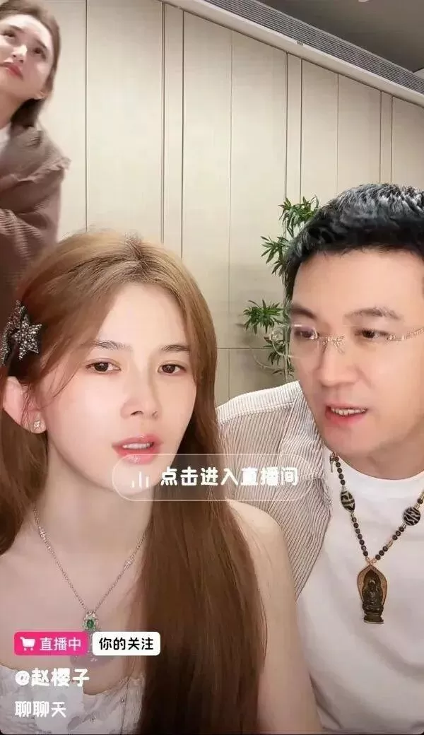 赵樱子直播回应杨子恋情！刚官宣小12岁男友被批狼来了