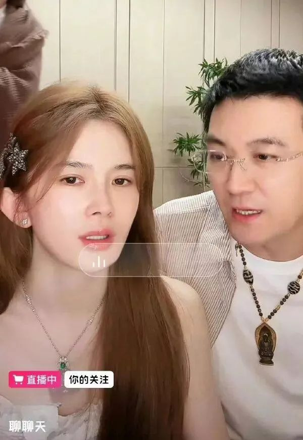 赵樱子直播回应杨子恋情！刚官宣小12岁男友被批狼来了