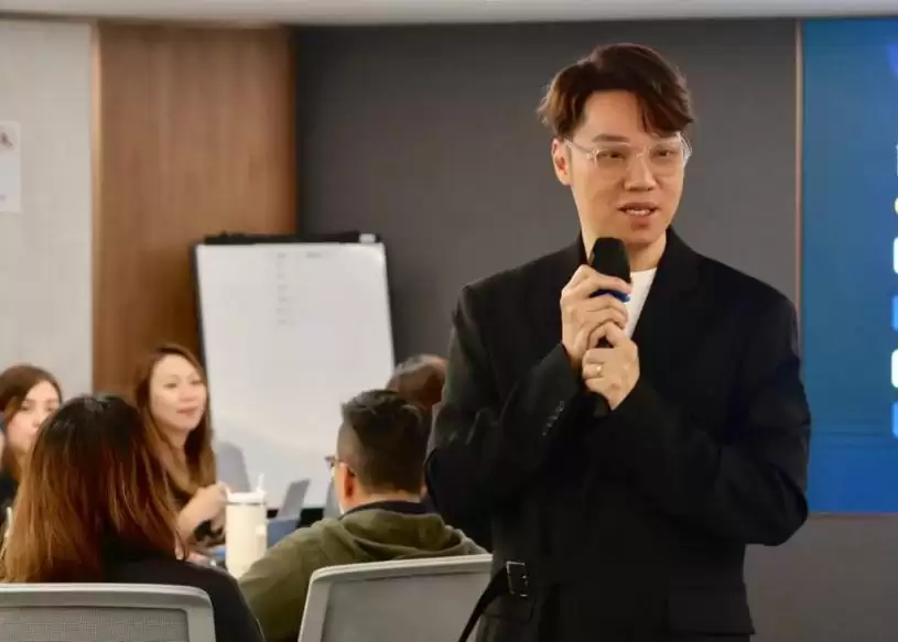 加拿大回流前TVB“金牌司仪”破产  开班当导师55岁重新出发