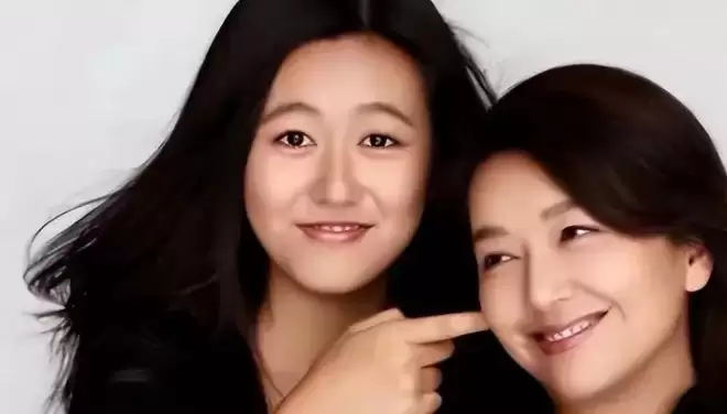 58岁身家过亿的江珊，每天为27岁女儿操碎了心