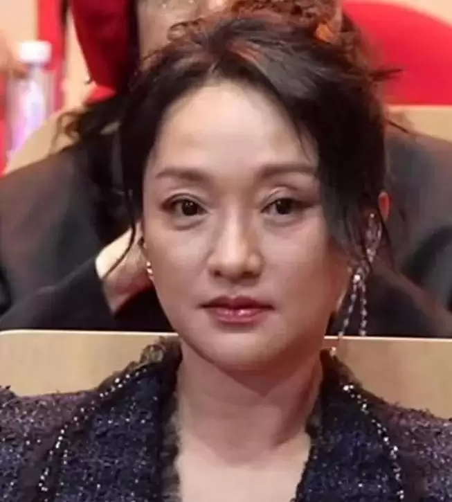 51岁“无人敢娶”的周迅，给中年女性提了个醒