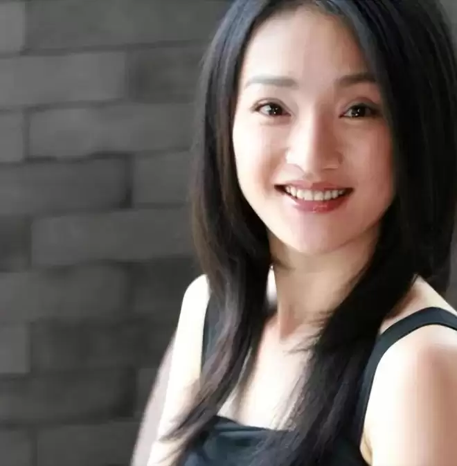 51岁“无人敢娶”的周迅，给中年女性提了个醒