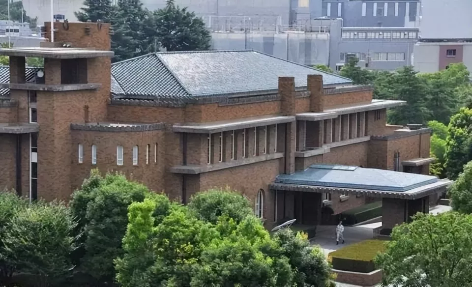 高市敢住首相公邸！这事安倍都不敢