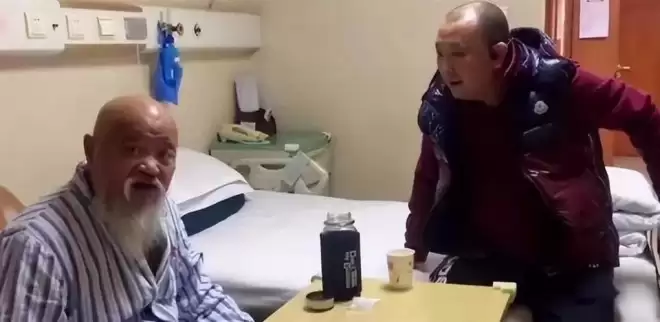 演员李琦不顾医生劝阻,每天2包烟顿顿8两白酒,今身体状况如何