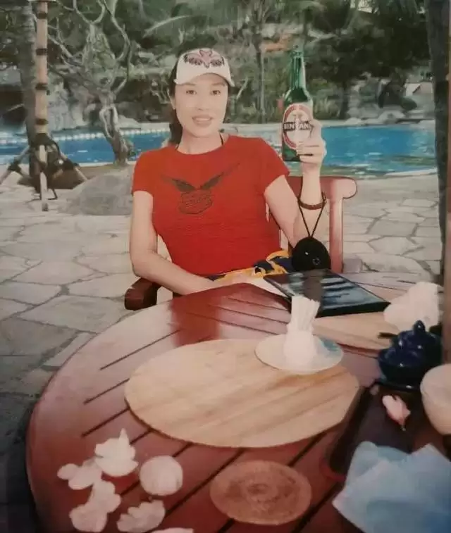 中国第一变性人期望嫁回中国,二婚嫁美国老公,为治病已返回国内