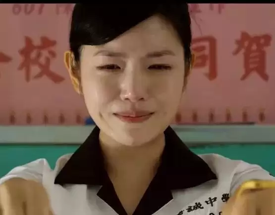 芭莎红毯真抓马!张雨绮勒出副乳,高圆圆头发乱飞,迅猛龙险走光