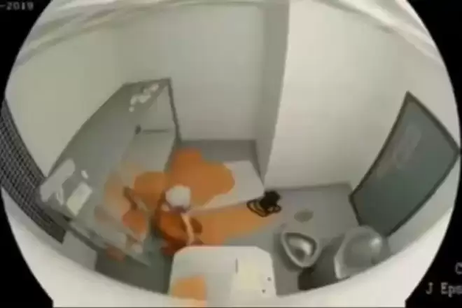 司法部发布爱泼斯坦自杀视频,被指伪造后火速删除