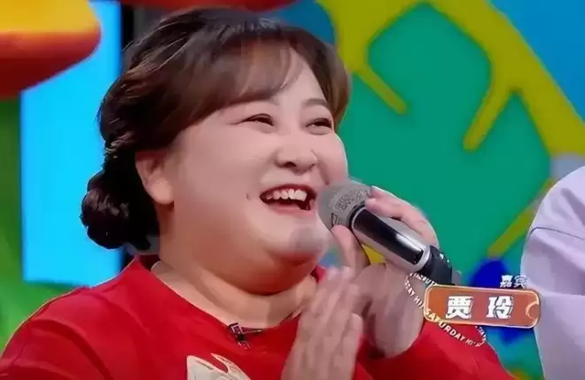 消失已久的贾玲再度现身，美到被怀疑换成克隆人