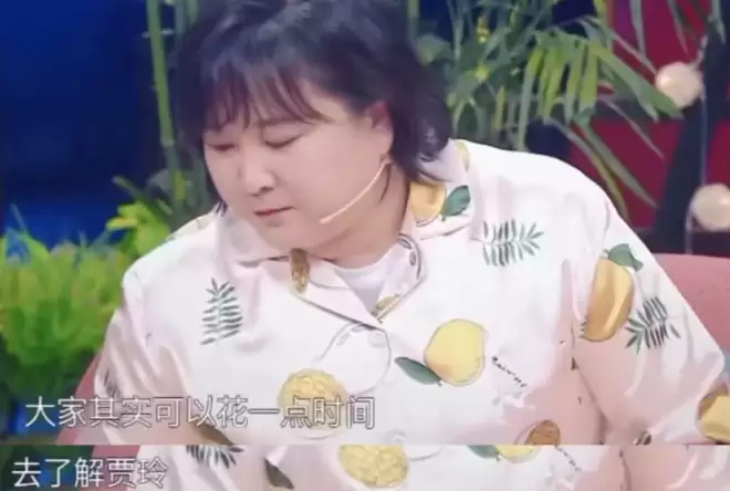 消失已久的贾玲再度现身，美到被怀疑换成克隆人