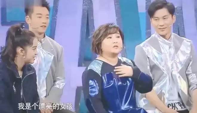 消失已久的贾玲再度现身，美到被怀疑换成克隆人