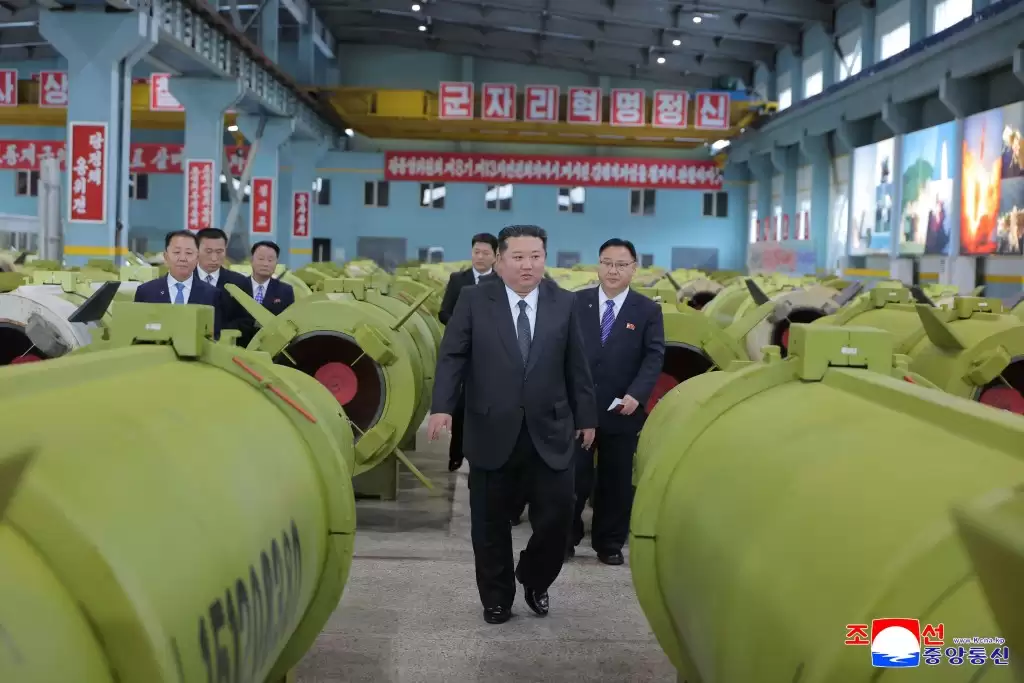 视察核潜艇建造及军工企业 金正恩指示提升生产导弹能力 强化战争阻吓