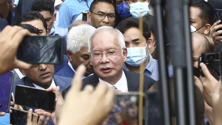 一马弊案｜大马前首相纳吉布滥用职权、洗钱等25项罪成 获刑15年
