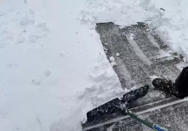 下雪天别硬刚！这样可能要你的命铲雪活动可能暗藏健康风险