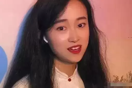 姜珊：我被父亲姜昆掐断星途，44岁还独身一人