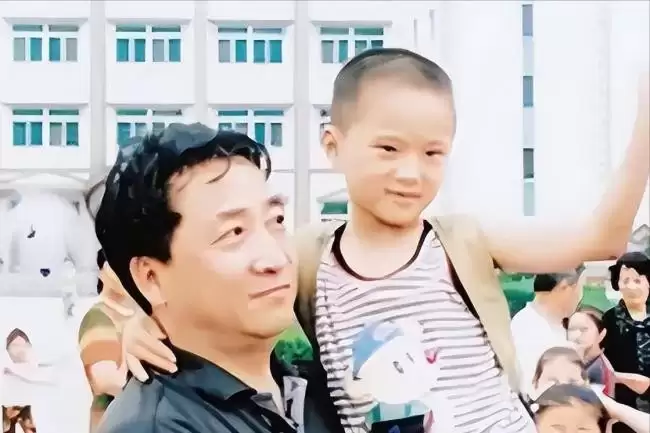 姜珊：我被父亲姜昆掐断星途，44岁还独身一人