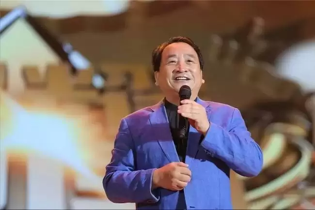 姜珊：我被父亲姜昆掐断星途，44岁还独身一人