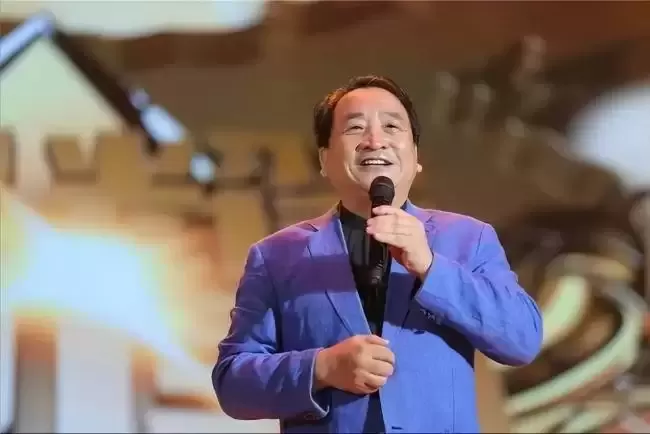 姜珊：我被父亲姜昆掐断星途，44岁还独身一人