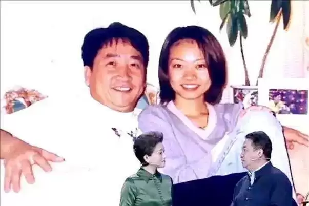 姜珊：我被父亲姜昆掐断星途，44岁还独身一人