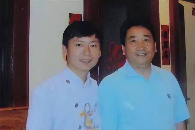 姜珊：我被父亲姜昆掐断星途，44岁还独身一人
