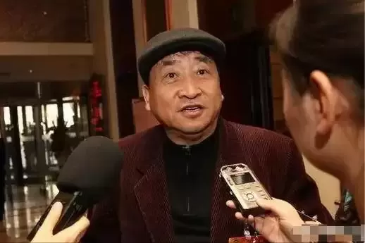 姜珊：我被父亲姜昆掐断星途，44岁还独身一人