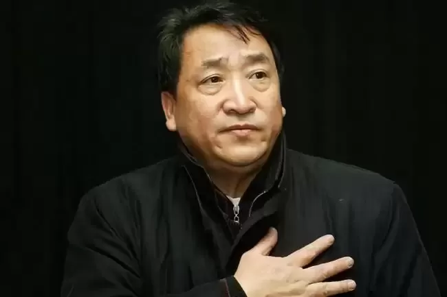姜珊：我被父亲姜昆掐断星途，44岁还独身一人