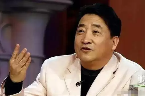 姜珊：我被父亲姜昆掐断星途，44岁还独身一人