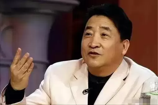 姜珊：我被父亲姜昆掐断星途，44岁还独身一人